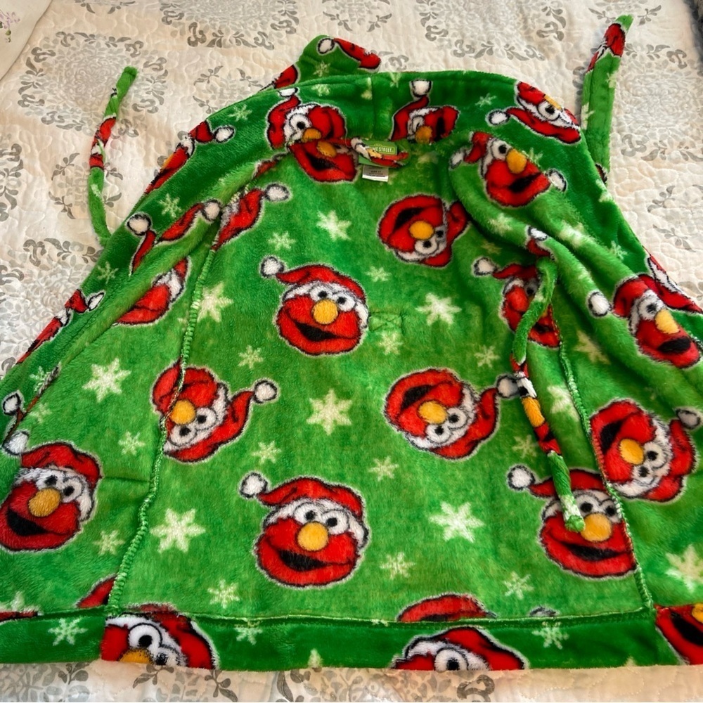 Sesame Street Green Kids Robe with Cartoon Characters - Picture 8 of 10